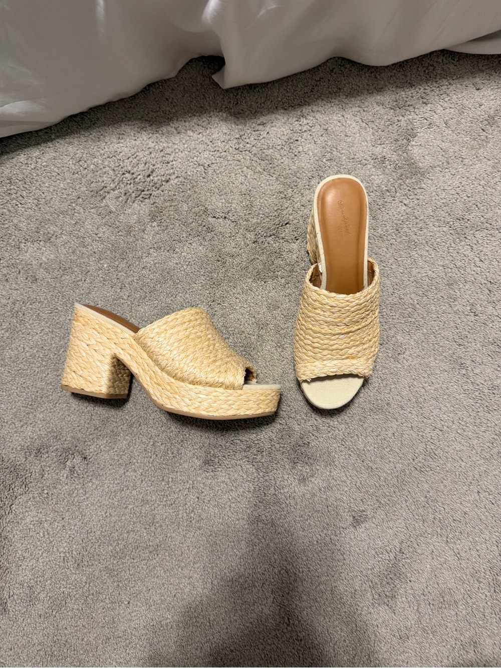Universal Thread Beige Raffia Platform Slide Mules